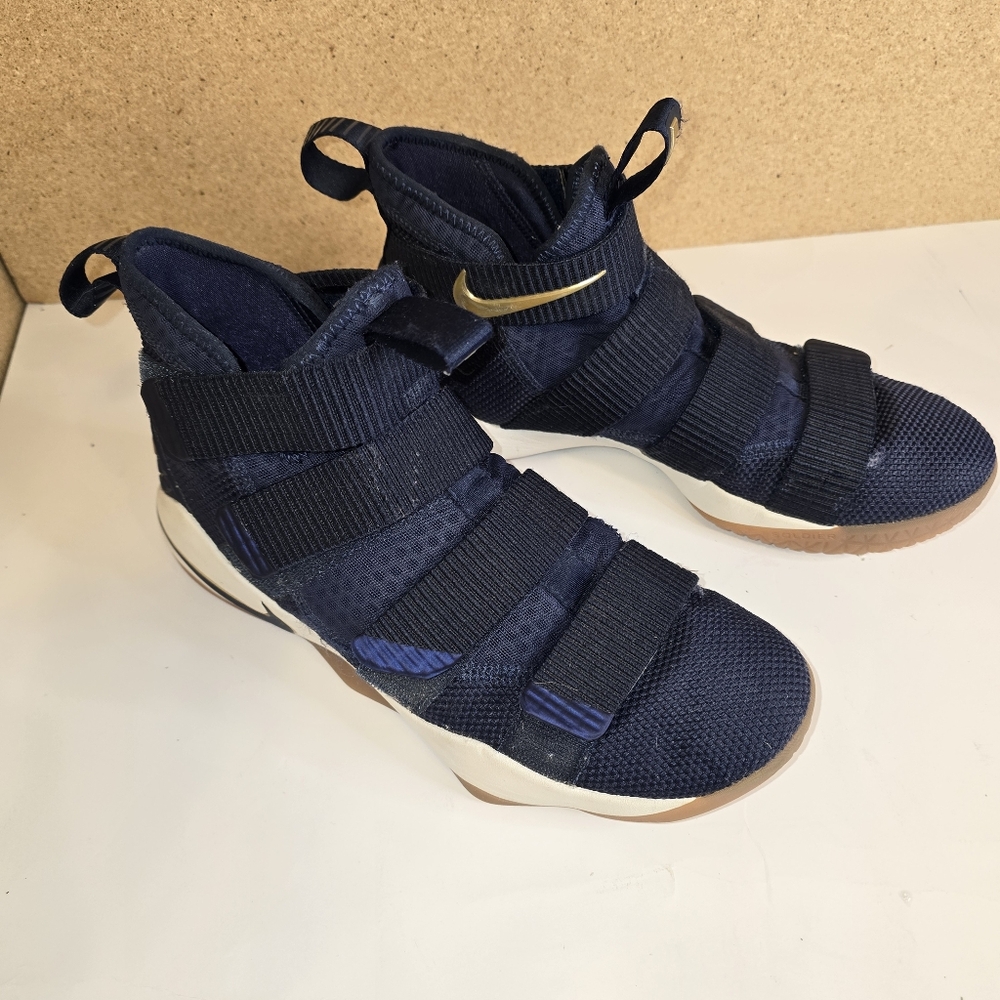 Nike LeBron soldier